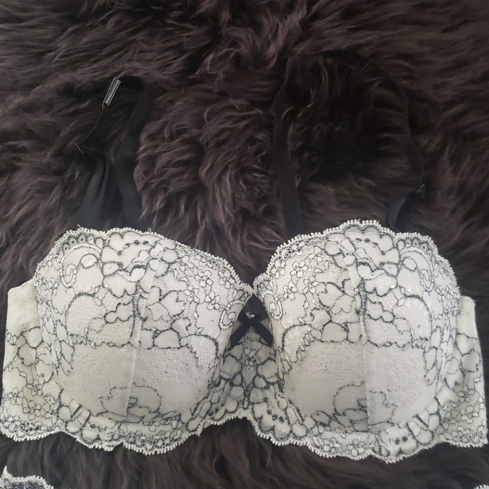 ⭐SET⭐Victoria's Secret Rare Limited Edition Black & White Lace Crystal Set - Picture 3 of 11